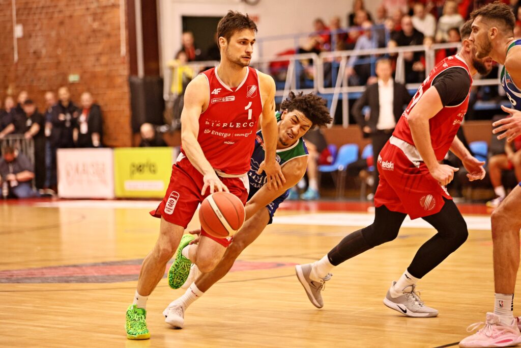 Czarni Słupsk, Anwil Włocławek