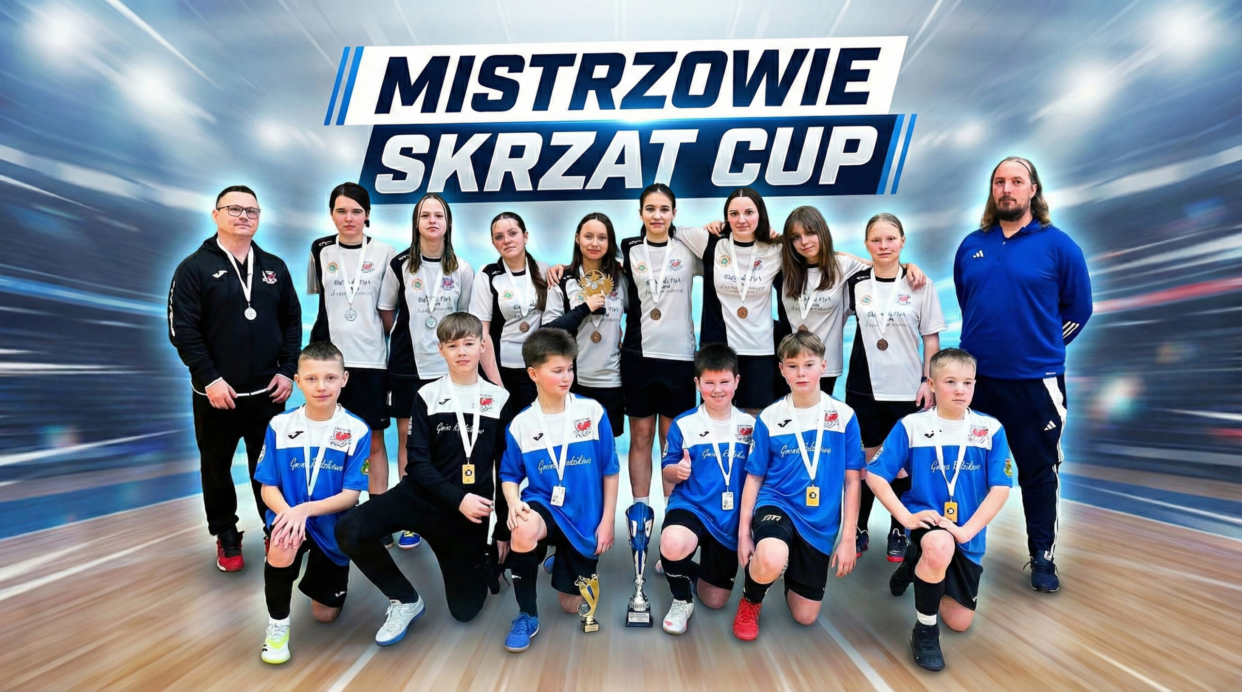 Radość drużyny ULKS GAP Bruskowo Wielkie z wywalczenia Pucharu Prezesa na hali widowiskowo-sportowej w Jezierzycach.