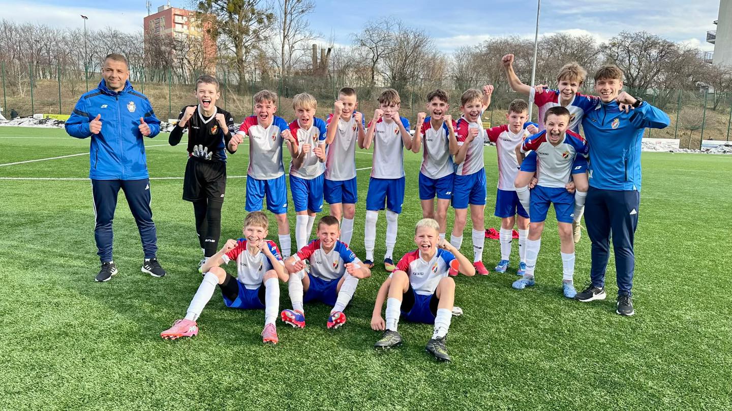 Gdynia: Zobacz wynik i relację z wyjazdowego meczu Arka Gdynia vs Gryf Słupsk (Rocznik 2013). Sprawdź strzelców bramek i galerie. Sport Słupsk na żywo!