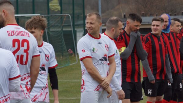 Zawodnicy Granitu Kończewo przed meczem