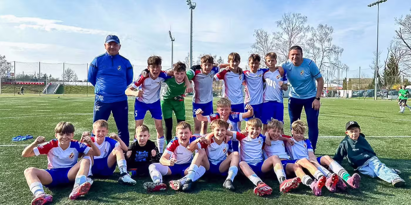 Zawodnicy AP Gryf Słupsk cieszący się ze zwycięstwa w meczu Superligi przy ul. Zielonej