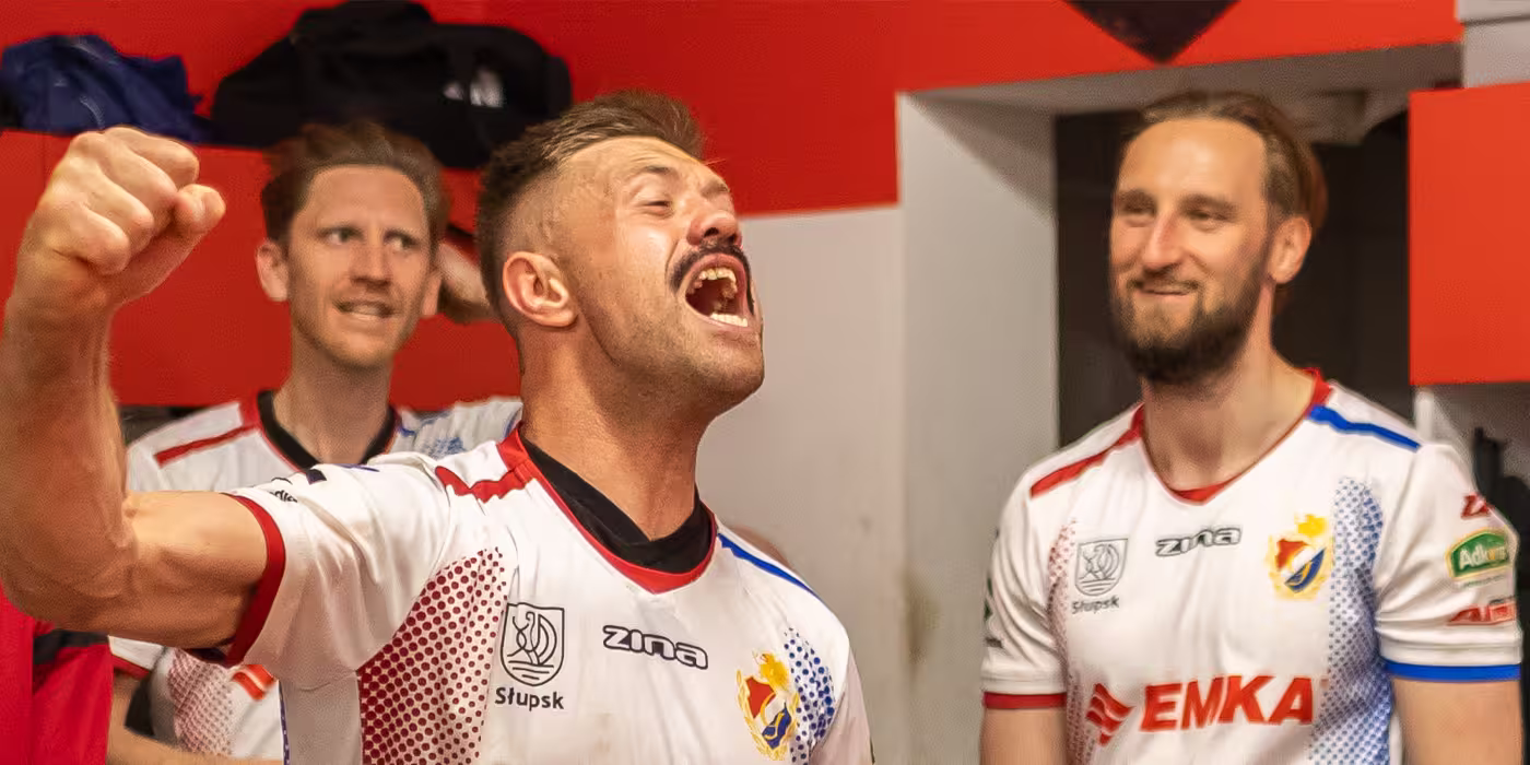 Daniel Piechowski, IV liga pomorska, walka o piłkę w meczu