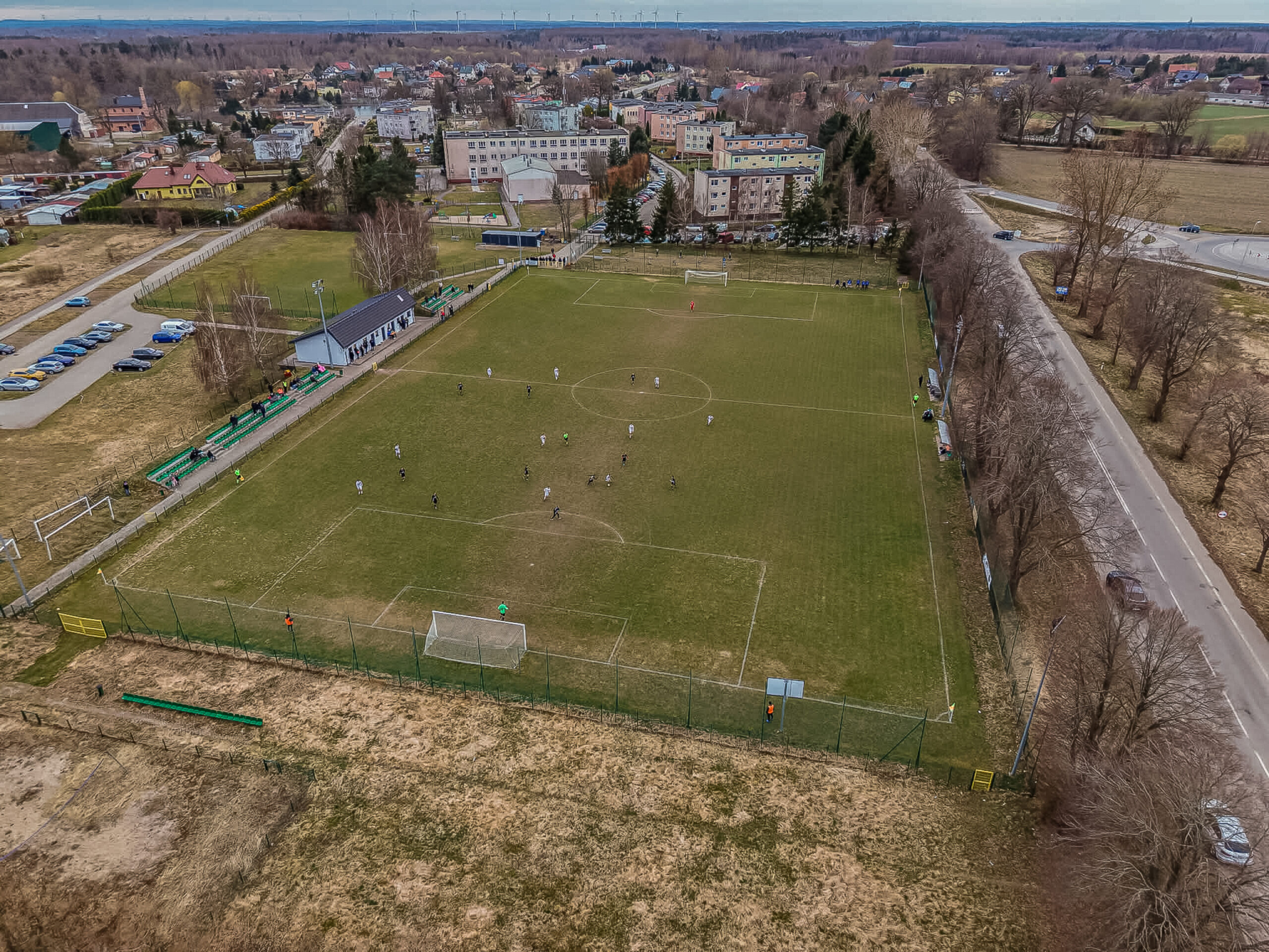 Widok na płytę główną Stadionu Sparty Sycewice przy Sportowej 10