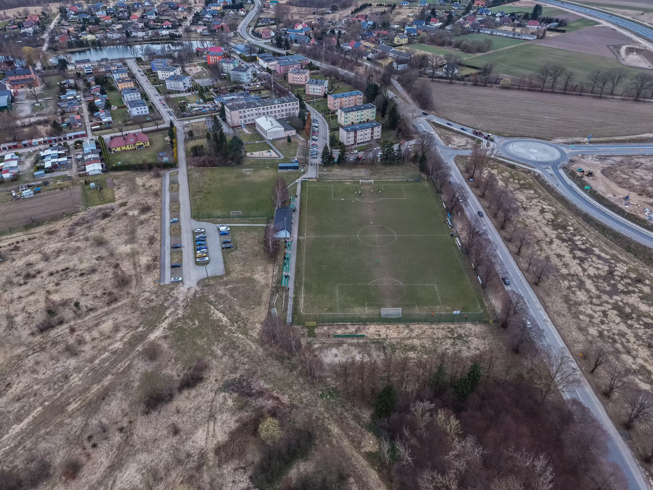 Trybuny i zaplecze stadionu w Sycewicach