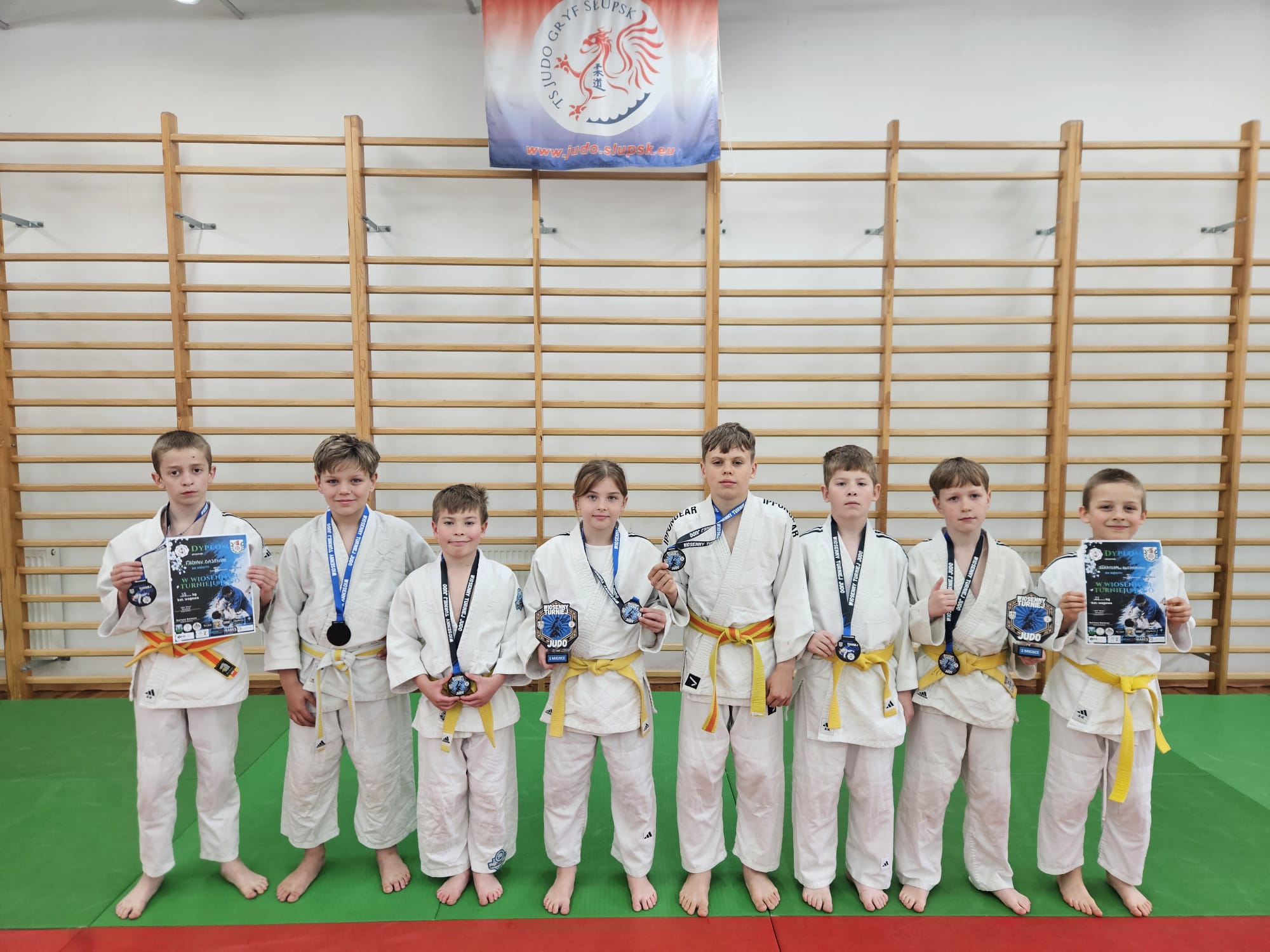 Złoci i srebrni medaliści TS Judo Gryf Słupsk z turnieju w Jezierzycach