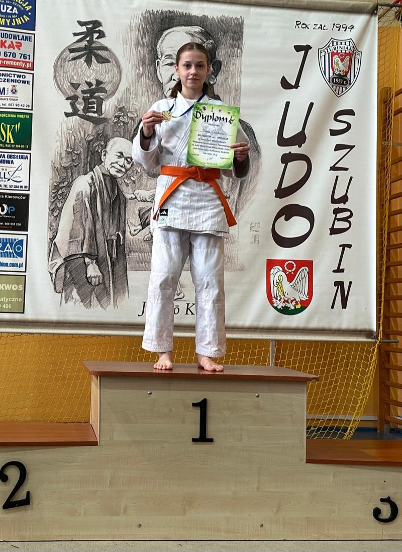 Hanna Jarynkiewicz ze złotym medalem w kategorii 36 kg