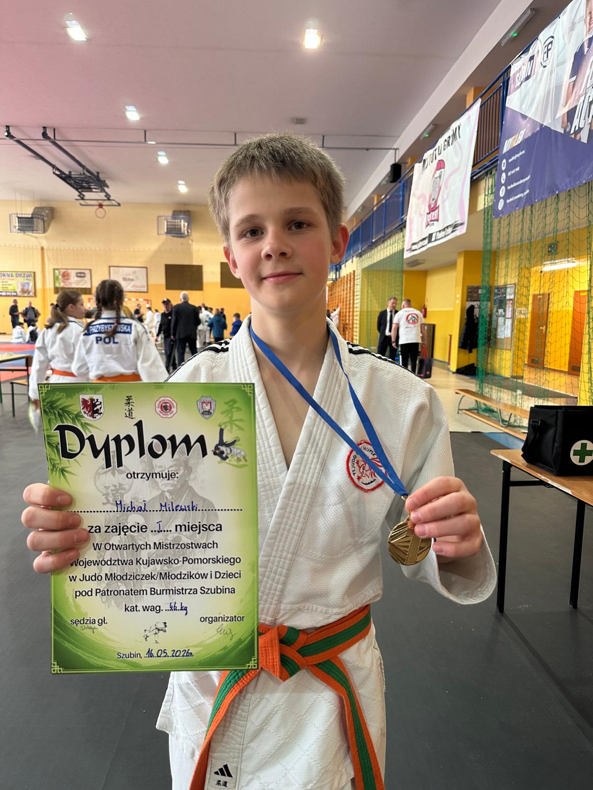 Michał Milewski w akcji podczas walk na tatami w Szubinie