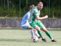 Zawodnik Gryfa Słupsk w pojedynku z zawodnikiem Piasta Człuchów